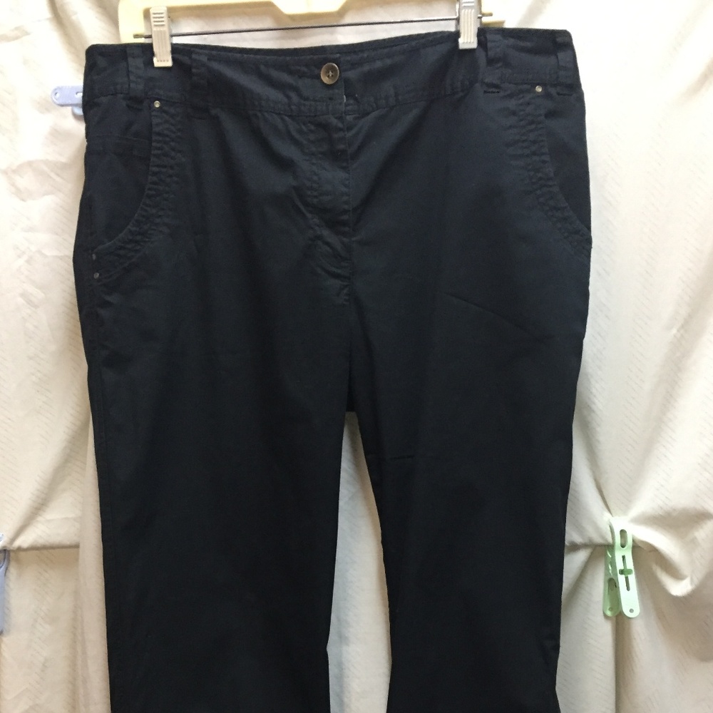 STYLE & CO STRETCH BLACK CAPRIS